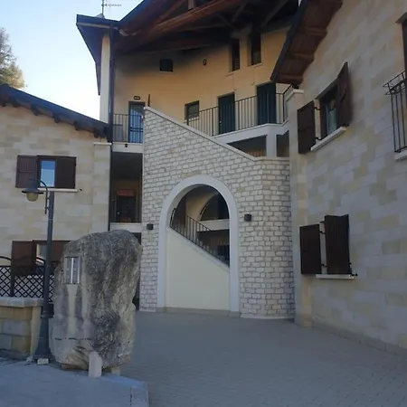 La Loggia Luxury ロッカ・ディ・メッツォ